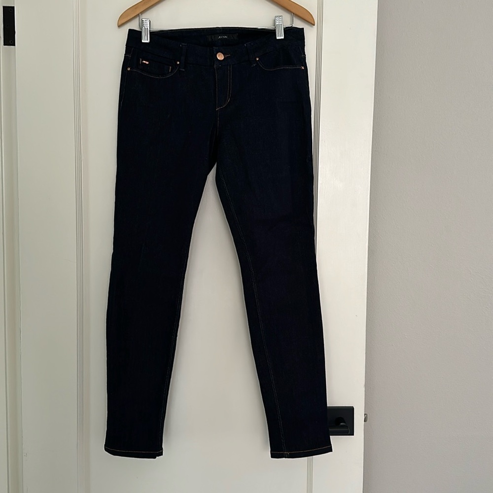 NWOT! Joe’s Jeans Dark Wash. Chelsea. Size 29. Skinny.